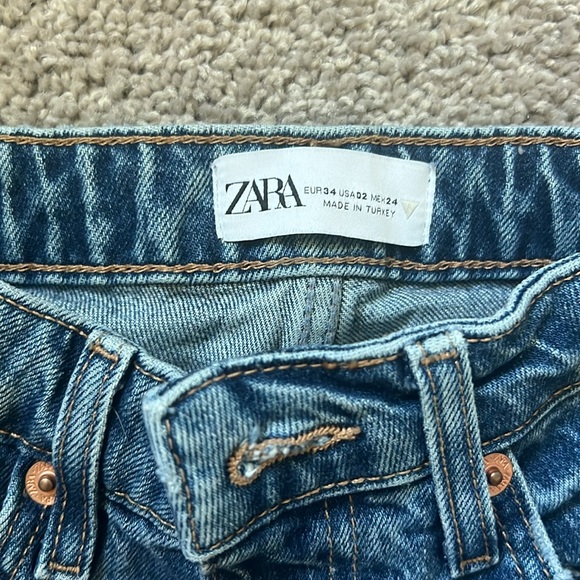 Zara Distressed Jeans - Picture 2 of 3
